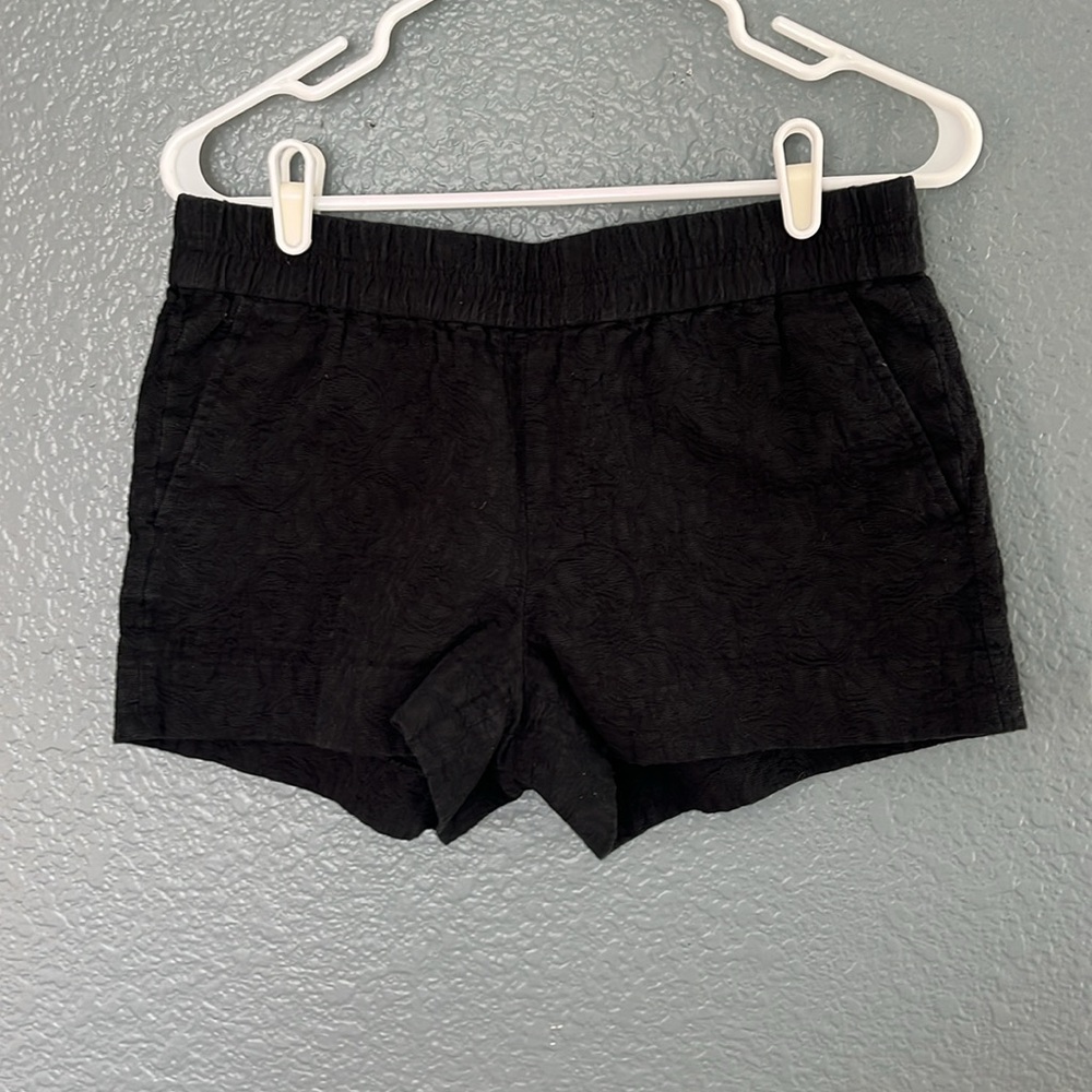 Lands End Elastic Waist Size 6 Black Texture Pattern Shorts